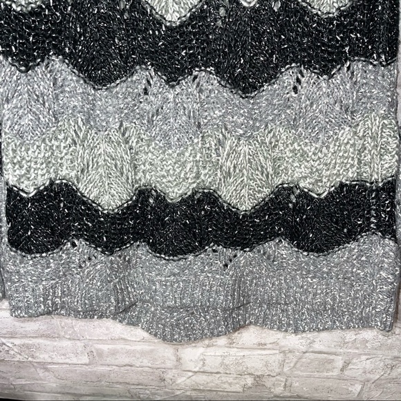 MAURICE’S Sweater‎ Women’s Sz M Black & Gray Sparkly Pullover - Picture 4 of 8